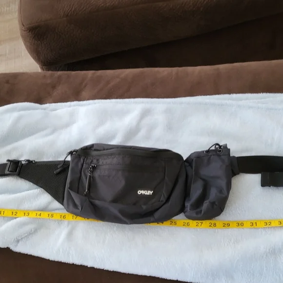 NWOT Oakley waist pack